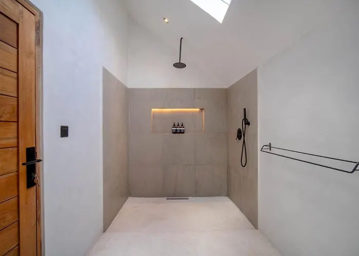 Little Stylish 2br With Private Pool ヴィラ *