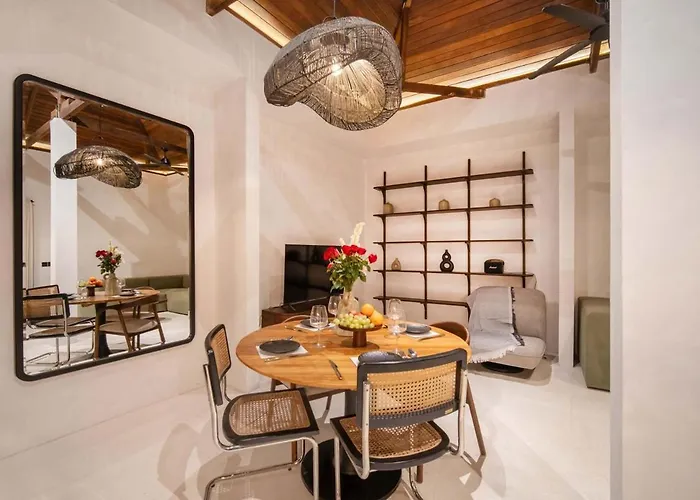 Little Stylish 2br With Private Pool Villa Canggu (Bali)