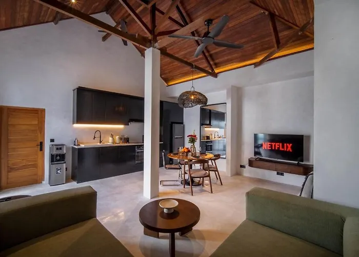 Little Stylish 2br With Private Pool